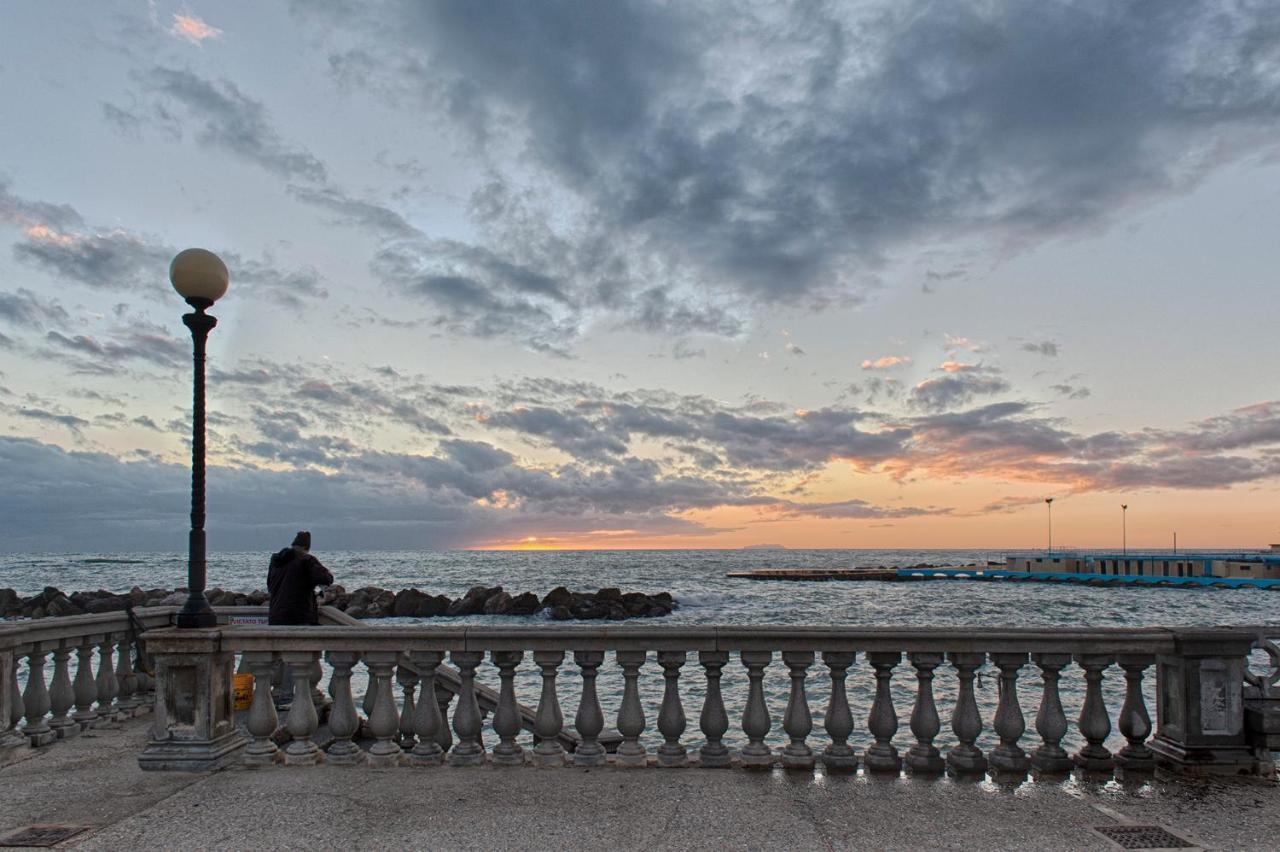 L'Angolo Di Grace Apartment Livorno Luaran gambar